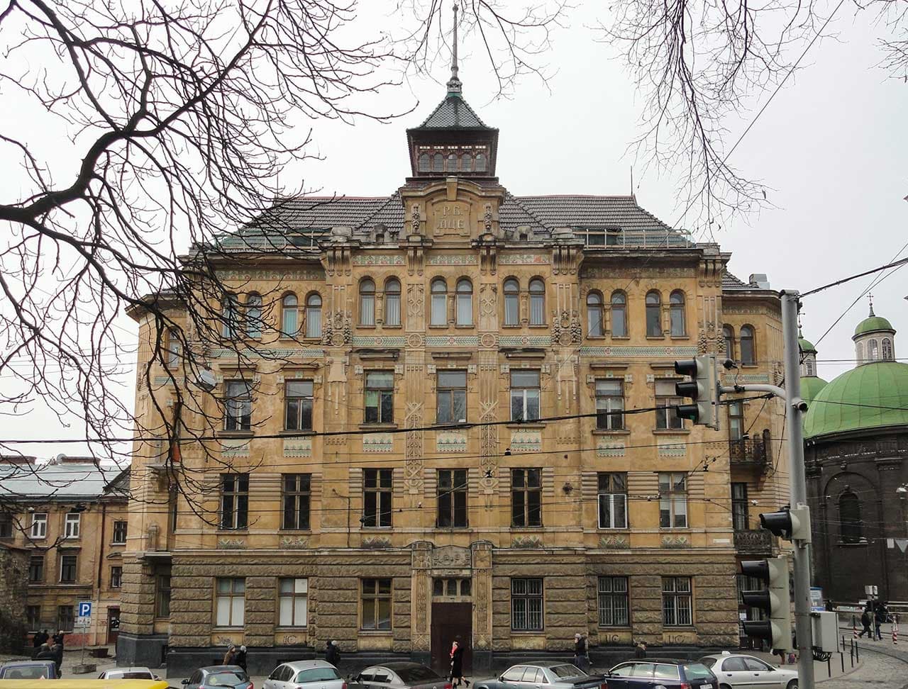 Легендарний будинок "Дністра" на Руській, де діяла поліклініка, зачинили на ремонт / фото з сайту "Фотографії старого Львова".