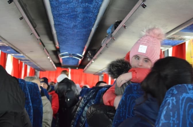 Зі Львова до Польщі на подальше лікування доправили групу українських паліативних дітей