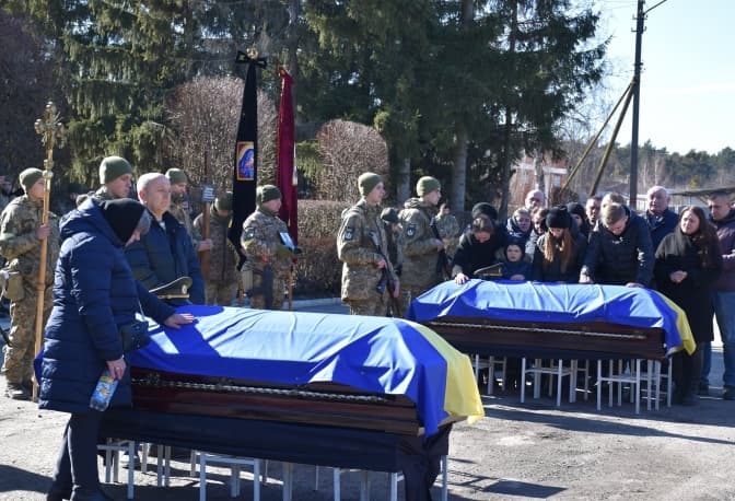 На Львівщині попрощалися з двома загиблими під Києвом воїнами-авіаторами