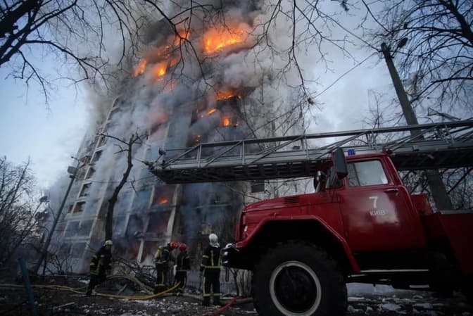 Удар по Києву. Російські снаряди влучили в три багатоповерхівки, є загиблі