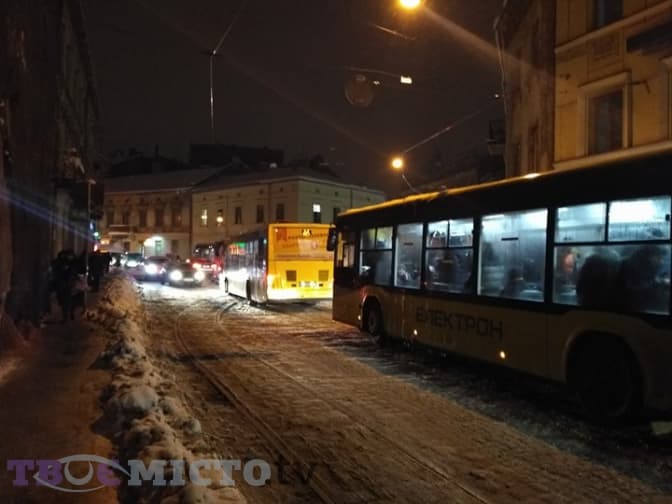 Ситуація на дорогах Львова: затор на Франка та прилеглих вулицях. Фото