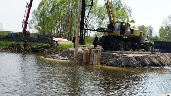 На Київщині розпочали будівництво ще однієї тимчасової переправи
