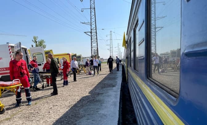До Львова доправили поранених з Донецької області. Серед них – співак, що евакуював людей