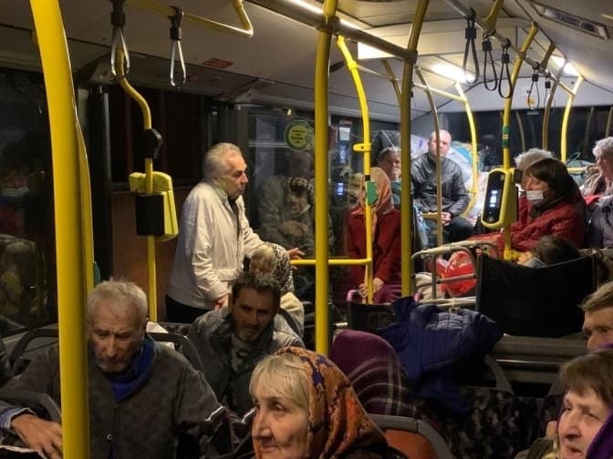 На Львівщину із Покровська та Дніпра евакуювали 20 людей похилого віку