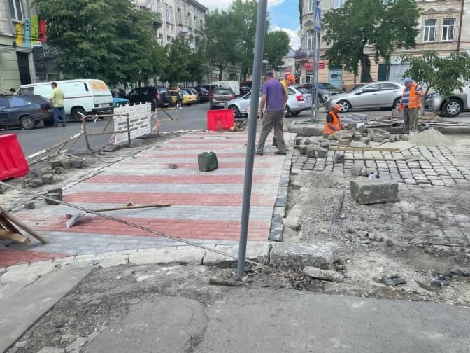 У Львові ремонтують площу Липневу, тепер там буде бруківка