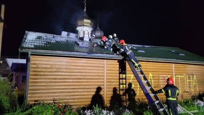 У Львові загорілася церква московського патріархату. Відео