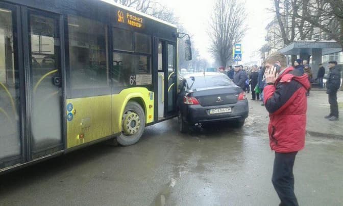 Ситуація на дорогах Львова. Затор на вулиці Шевченка