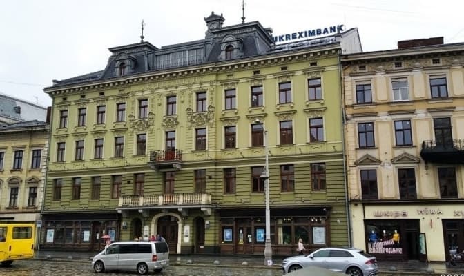 Історичну будівлю на площі Міцкевича зголосились купити за 412 млн гривень