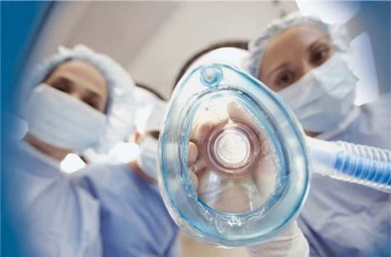 Лікарі розповіли, чи відрізняється лікування вакцинованих та невакцинованих пацієнтів