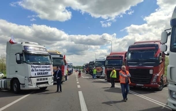 Чи припинять поляки блокувати кордон та скандальна блогерка проїхалась площею Ринок. Підсумки доби
