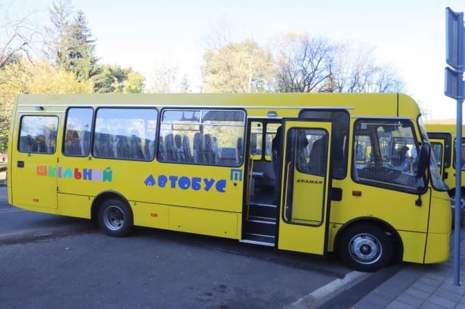 Через брак шкільних автобусів Львівщина звернулася до міжнародних благодійників
