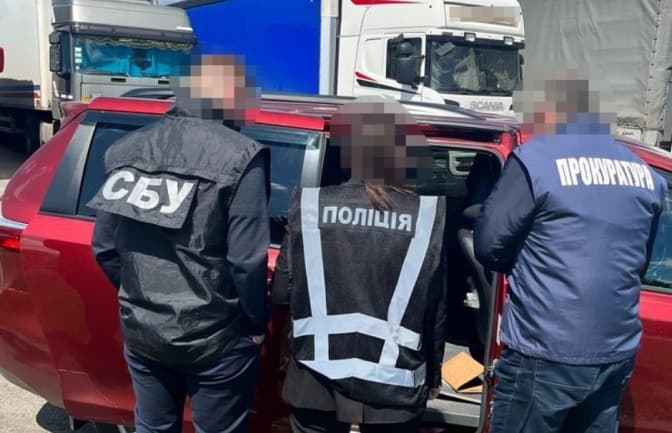 Львів'янина затримали за незаконне переправлення ухилянтів за кордон