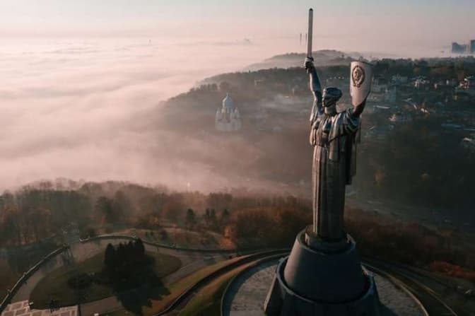 Монументальна скульптура "Батьківщина-мати" у Києві/Фото: з відкритих джерел