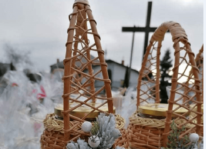 Львів'янка продає баночки на Водохреще, щоб зібрати кошти на лікування доньки зі СМА та онкохворого чоловіка