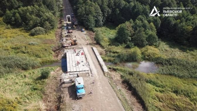 На Львівщині ремонтують прикордонну дорогу Яворів – Грушів. Фото