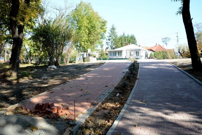 Як ремонтують Личаківській парк у Львові. Фото