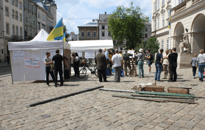 У центрі Львова триває безстроковий протест