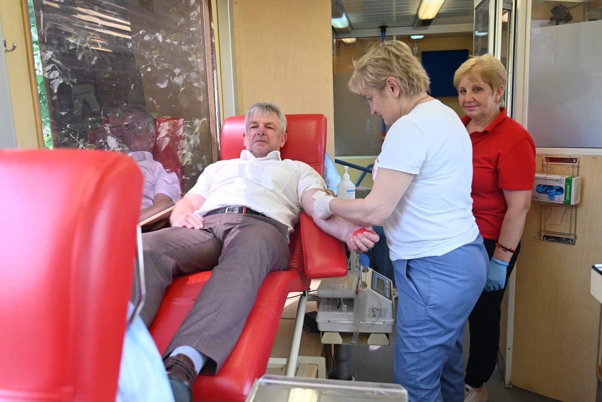 У Львові до Всесвітнього дня донора кличуть поділитися кров’ю для військових та цивільних: як долучитись