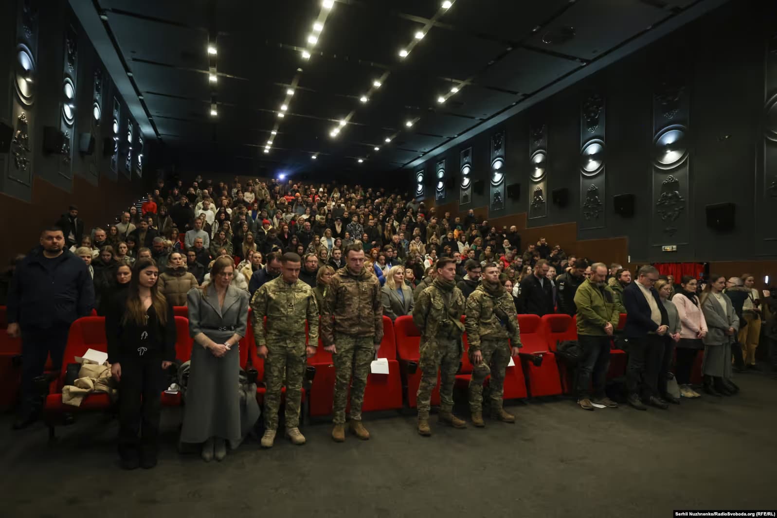 Хвилина мовчання перед показом фільму / фото Радіо Свобода