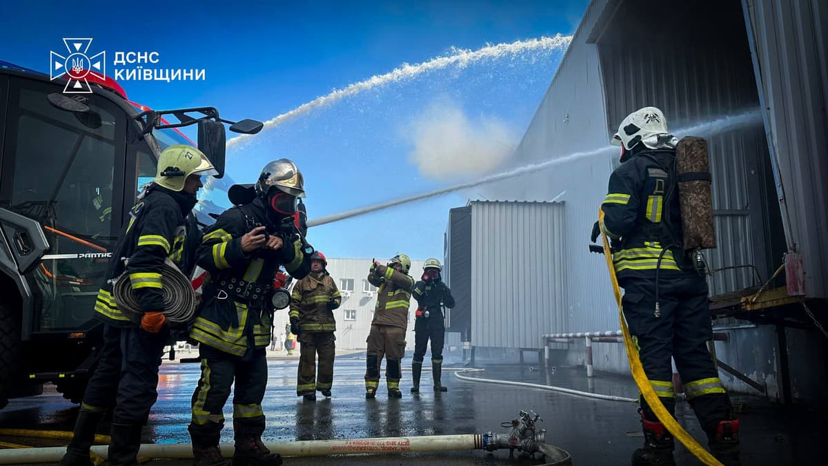Через атаку рф зруйновано склад Roshen на Київщині: можливі перебої з постачанням окремих товарів
