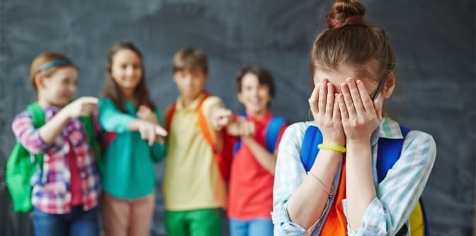 Булінг у школі. МОН повідомив про нову функцію