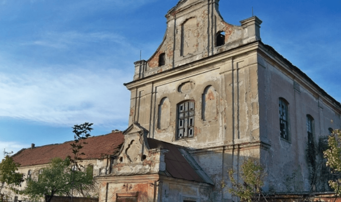 Костел святого Михайла та монастир реформатів у Раві-Руській / Фото: Neovitaha777