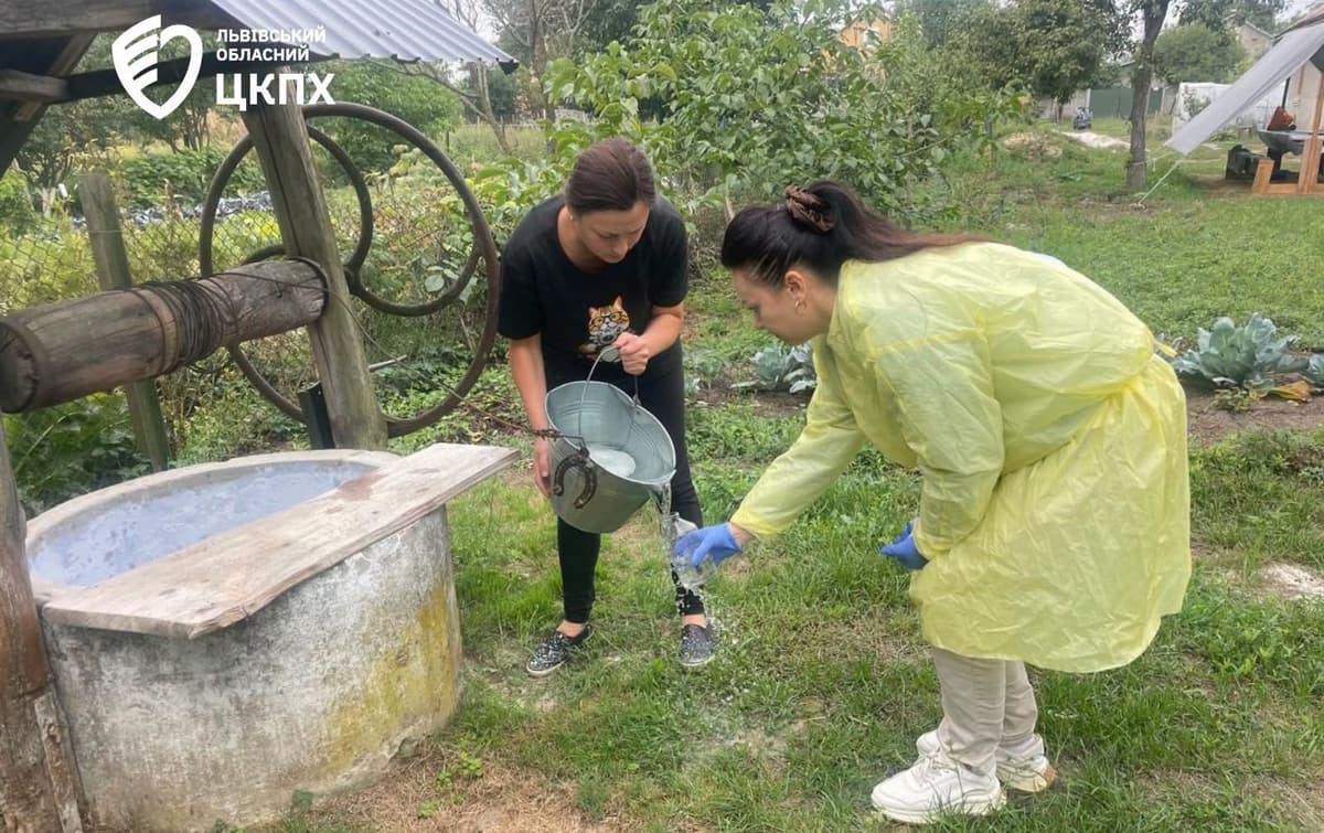Невидима отрута та порожні колодязі: чому вода з криниць на Львівщині стала небезпечною для життя