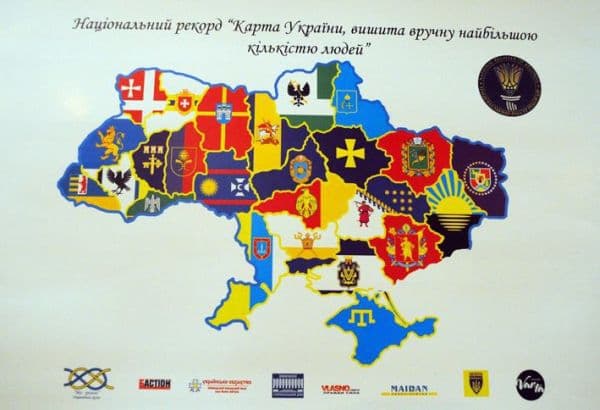 Українці з різних міст вишили гігантську мапу країни