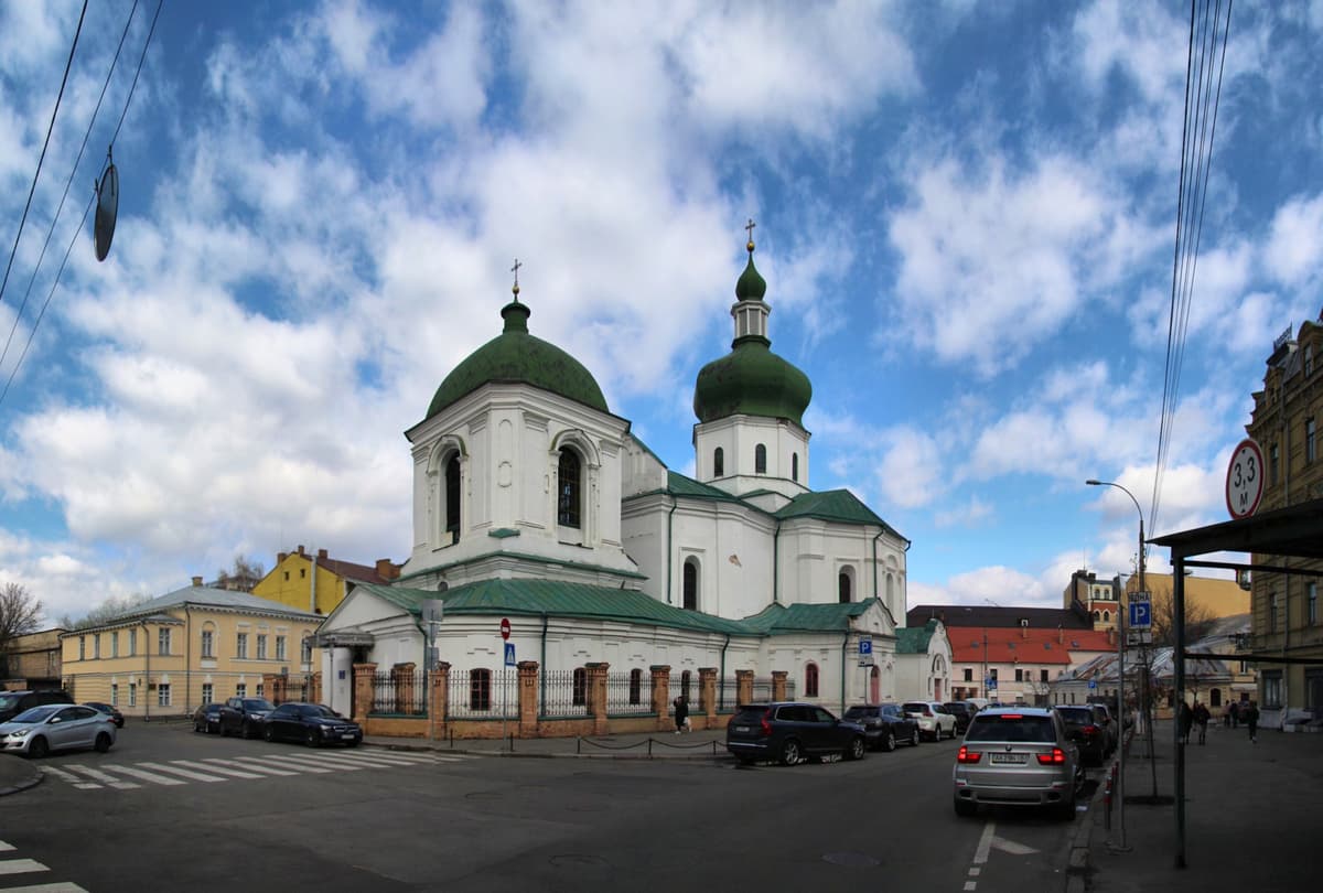 Площу біля церкви Миколи Притиска на Подолі пропонують назвати іменем козацького роду Тупталів