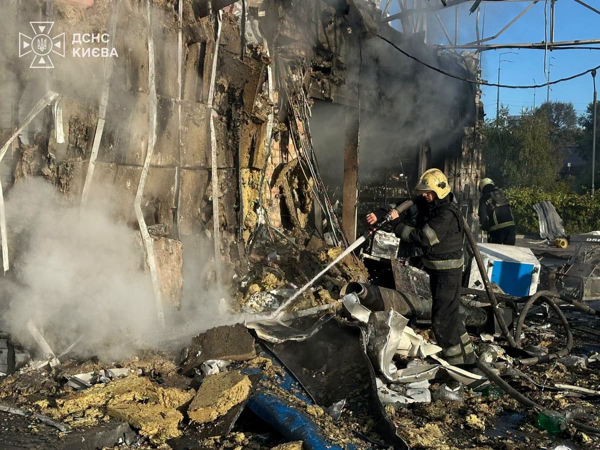 Кількість загиблих від ранкової атаки на Київ зросла до двох, поранено 22 людини