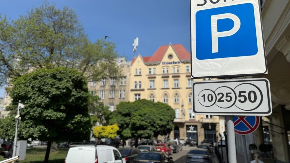 Вдвічі знизили тариф на нічне паркування у центрі Львова
