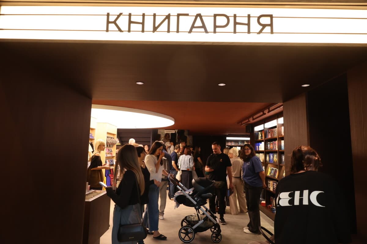 В приміщенні колишнього кінотеатру у Львові відкрилась перша книгарня "Сенс"