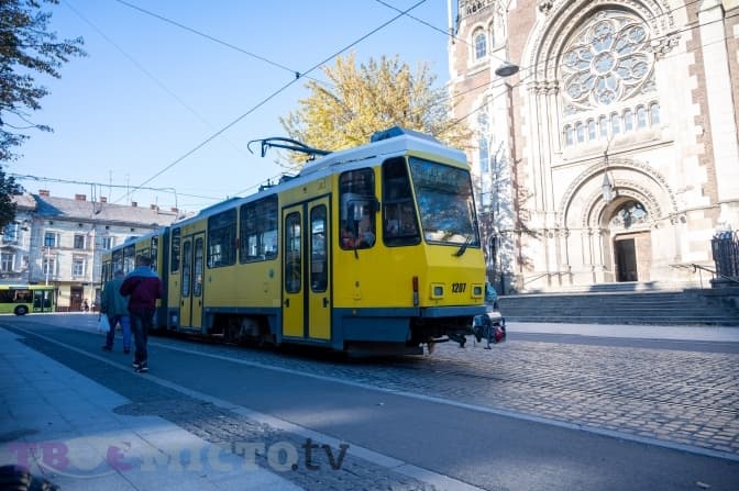 Без хліба, світла і зв’язку. Як Львів пережив ракетні удари