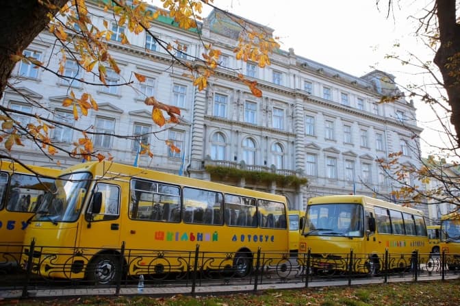 Львівщина закупила 126 шкільних автобусів за понад 300 млн грн