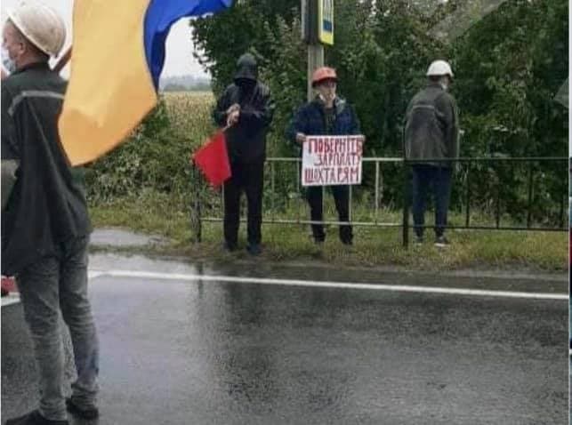 Біля Жовкви родичі шахтарів перекрили трасу Львів – Рава-Руська. Чого вимагають