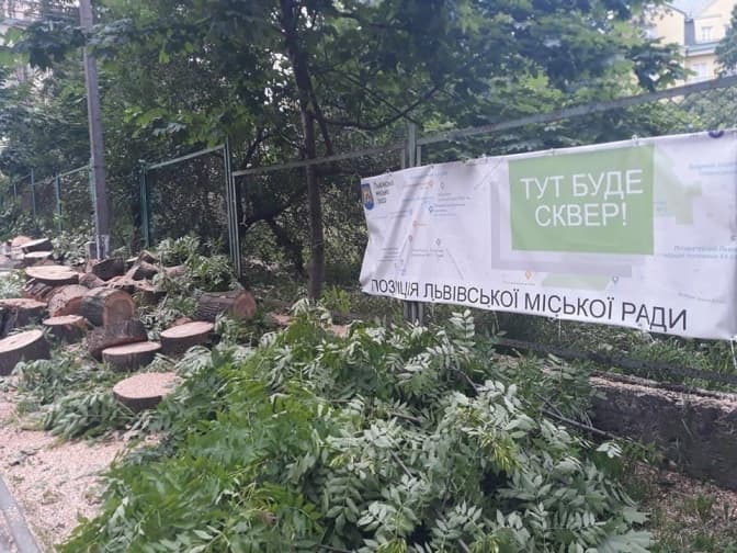 Чому на Горбачевського знову зрізають дерева
