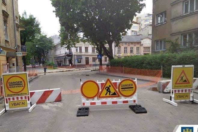 У Львові перекрили для проїзду частину вулиці Тернопільської