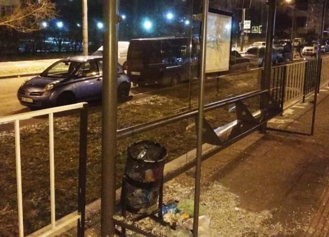 У Львові подали до поліції через зруйнований павільйон на трамвайній зупинці