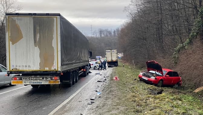 На об'їзній дорозі Львова трапилося ДТП з автопоїздом. Є загиблий