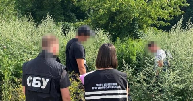 Львівський псевдоволонтер за 4 тисячі доларів переправляв ухилянтів за кордон