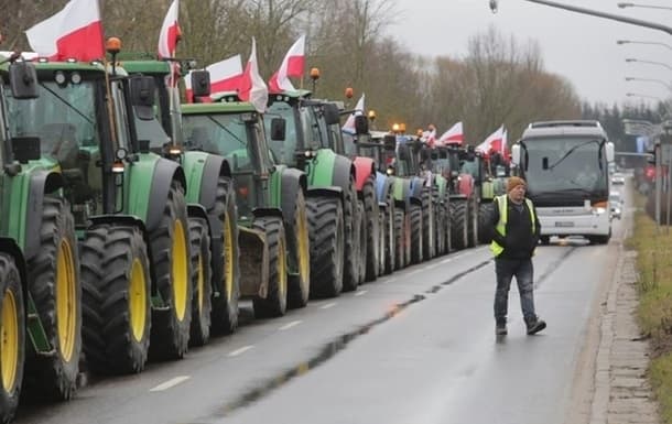 Що робити, якщо через протести в Польщі не встигли на поїзд до України
