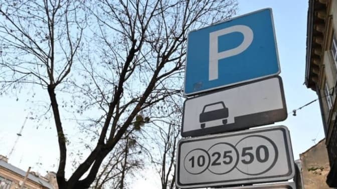 На вулиці Федьковича облаштували новий майданчик для паркування