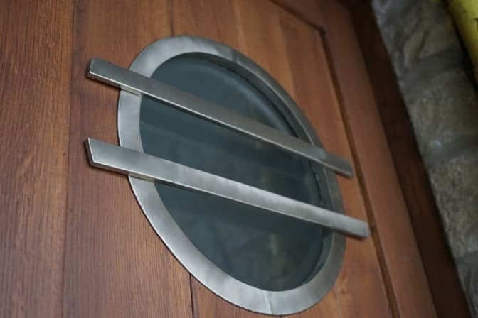 У Львові відновили історичну браму на вулиці Єфремова. Фото до і після