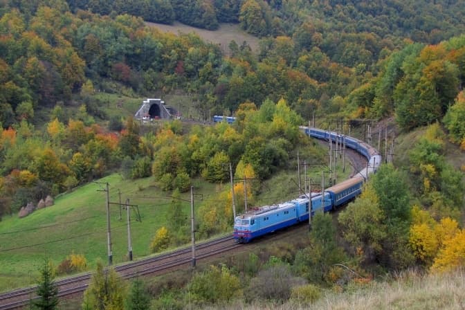 На вихідні в гори: УЗ повідомила, що курсуватимуть додаткові поїзди зі Львова