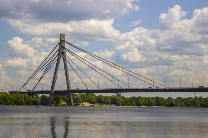 На Північному мосту обмежать рух пішоходів до 7 жовтня: де триватиме ремонт