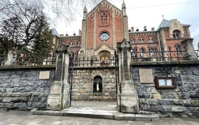 У Львові відновили центральний вхід до храму святого Іоана Золотоустого