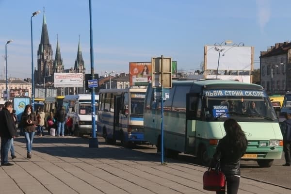 Львову потрібна транспортна революція та Зеленський кличе польську владу на кордон. Підсумки доби