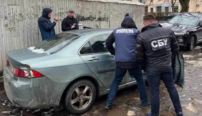 Мешканцю Львівщини, який організовував виїзд ухилянтів за кордон, повідомили про підозру