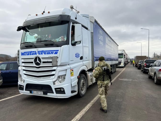 Пункт пропуску «Нижанковичі-Мальховіце» відкрили для проїзду порожніх вантажівок