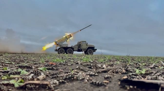 Противник обороняється на двох напрямках, – Генштаб